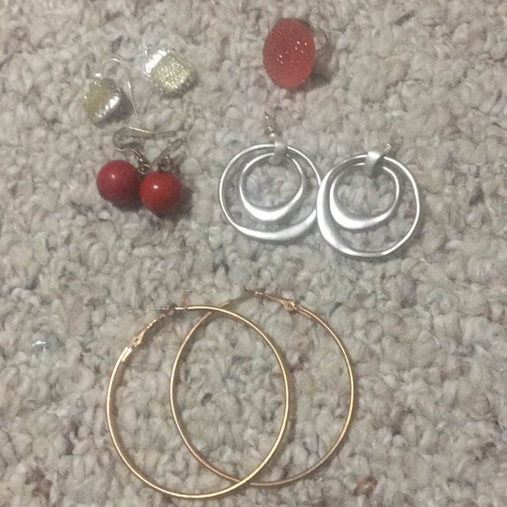 Assortment of jewelry